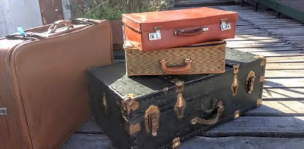 BAUL VERDE OSCURO CON HERRAJES BRONCE 0.90  X 0.50  X 0.30 MT