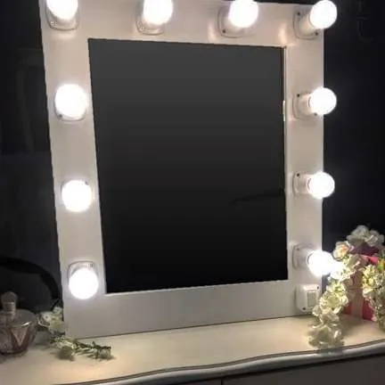 ESPEJO CAMARIN CON LUCES -Med.0.70 x 0.60 mt