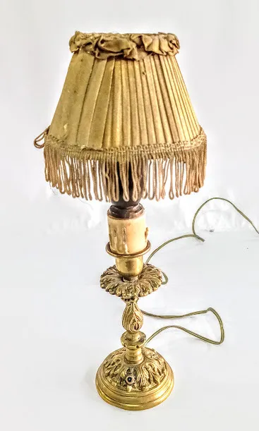 VELADOR BRONCE LABRADO  CON ARO  VEL 03 ALT. 30 CM