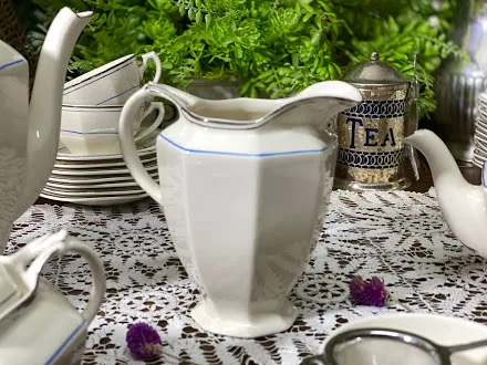 LECHERA  INGLESA HUGES