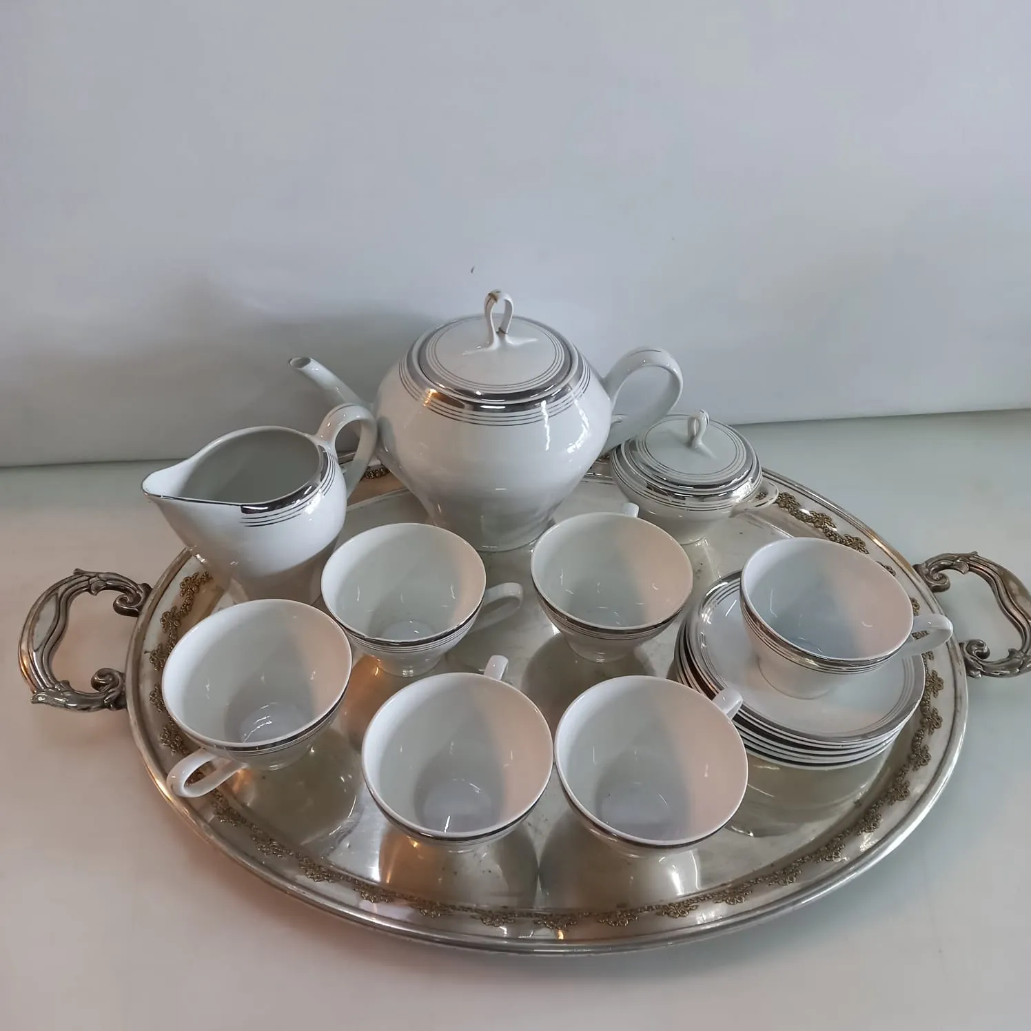 TAZA  DE TÉ PORCENA CON SU PLATITO BORDE  PLATA   SELLO SAJONIA  ( B)