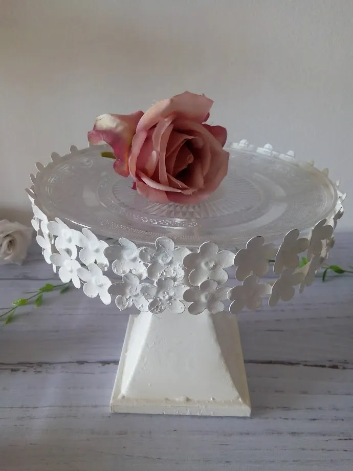 PIE  DE TORTA BLANCO  FLORES C/VIDRIO- (CB007)  Diam 25 cm