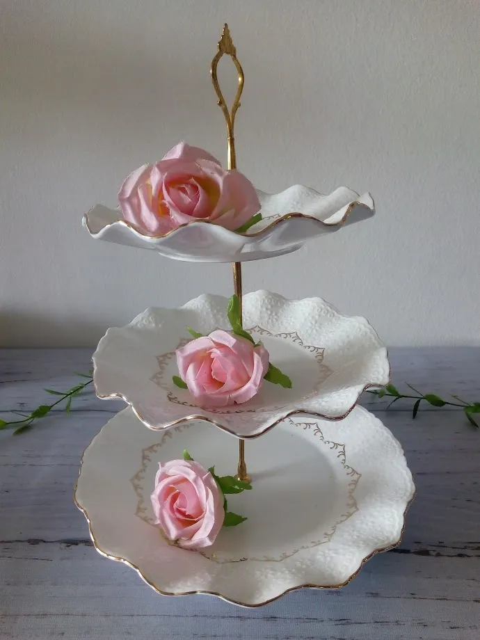 PORTA MASAS 3 PISOS BORDE ORO ONDAS (CB021)