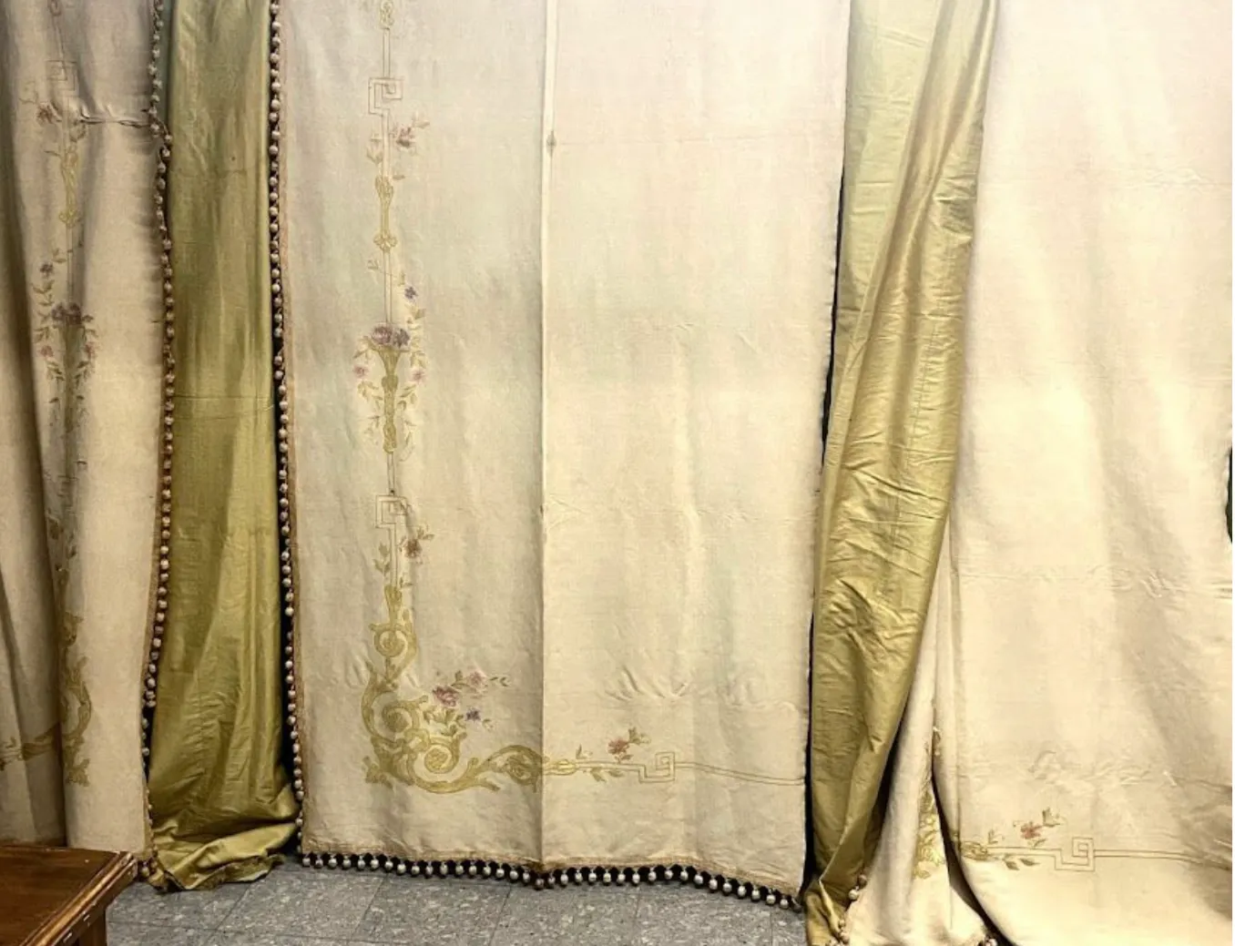 CORTINA  MARFIL  BORLAS Y BORDADO  3.40 X 1.30 MT