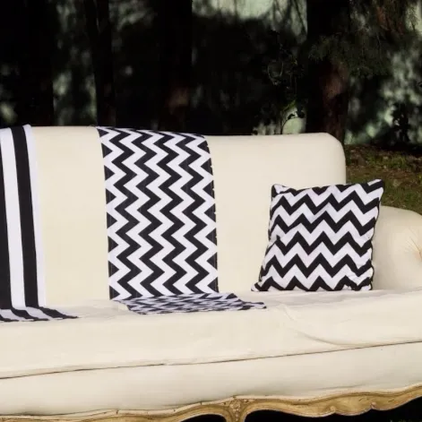  CAMINO BLANCO Y NEGRO CHEVRON 140 x 33cm