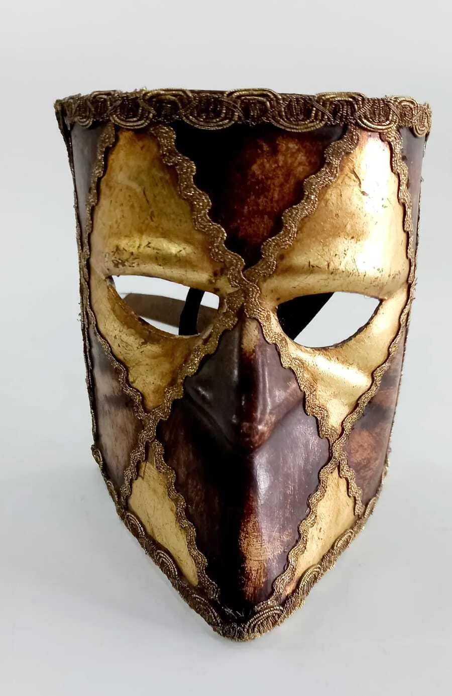 MASCARA  DE RESINA  DORADO Y MARRON  13 X 18 CM