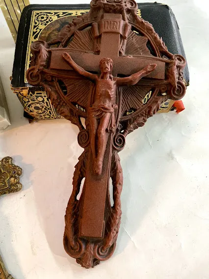 CRUCIFIJO EN TERRACOTA INRI COD. 5