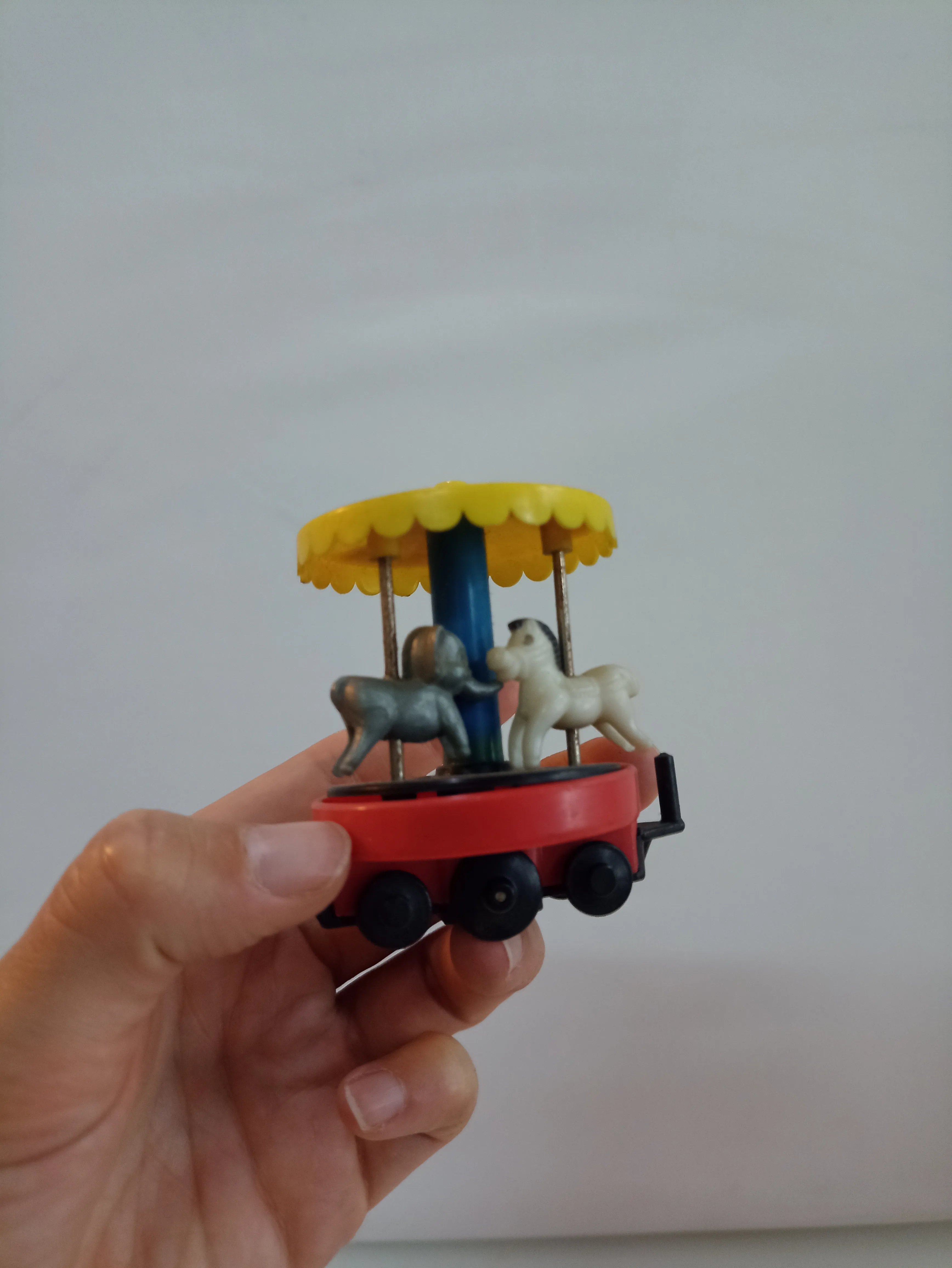 MINI CARUSSEL CON CABALLITOS