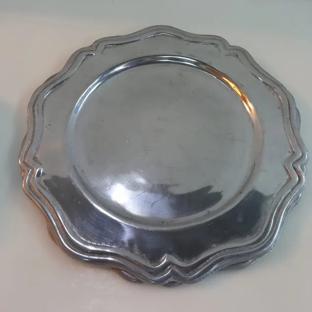 PLATO DE SITIO METAL PLATEADO ONDAS  PS 01- 30 CM