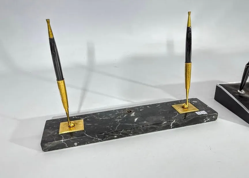 ESCRIBANIA MARMOL NEGRO CON 2 PORTAPLUMAS 35 X 8 CM