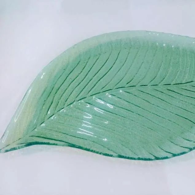 BANDEJA  HOJA  GRANDE VIDRIO VERDE   47 X 26 CM