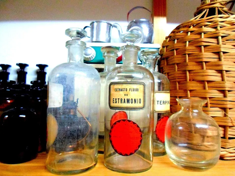 FRASCO FARMACIA  ETIQUETA ROJA y SIMILARES  D.6 X 26 cm alt