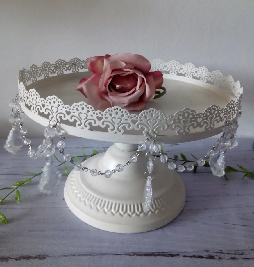  PIE DE TORTA  METAL PUNTILLA CON CAIRELES BLANCO-Diam 30cm , Alto 19 cm (CB006)