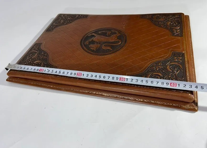 ESCRIBANIA  CUERO SUELA  "LYON"  46 X 34 CM