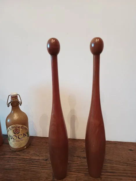 CLAVA DE MADERA LUSTRADAS  Base 4 x 40 cm Alt.