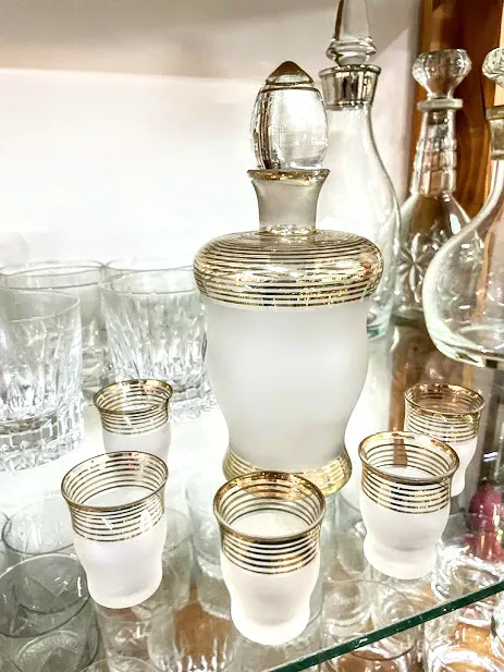 JUEGO LICORERA  CRISTAL SATIN Y ORO CON 5 VASITOS 23 CM "LIC5"