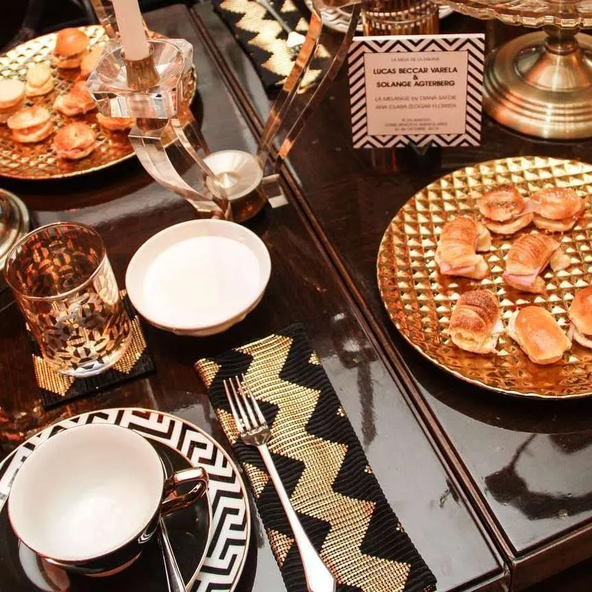 SERVILLETAS NEGRO Y ORO ART DECO 20X 20