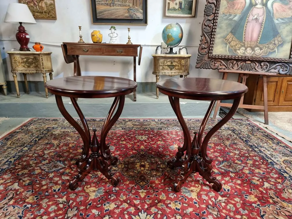 MESA DE SALA ESTILO INGLESA "TUDOR"  Diam. 58 x 74 c, Alt.