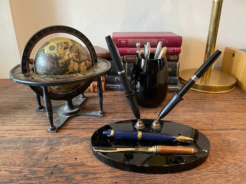 ESCRIBANIA MURANO NEGRO OVAL CON 2 PORTAPLUMAS - "EMN" - 20 X 12 CM