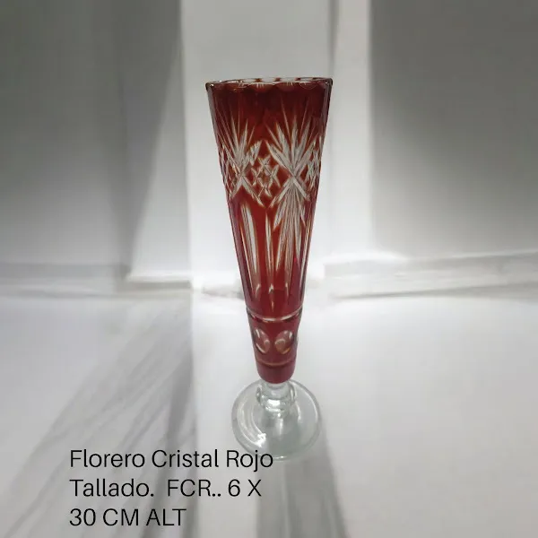 FLORERO CRISTAL ROJO TALLADO -  B. 6 X 30 CM ALT.