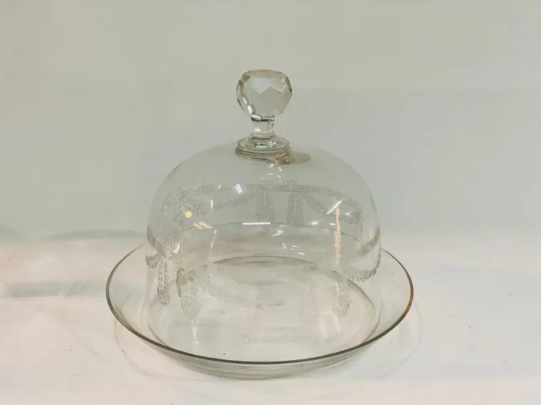 CAMPANA CRISTAL ANTIGUO CON PLATO: Diam  18 cm  Alto  18 cm  (CC008)