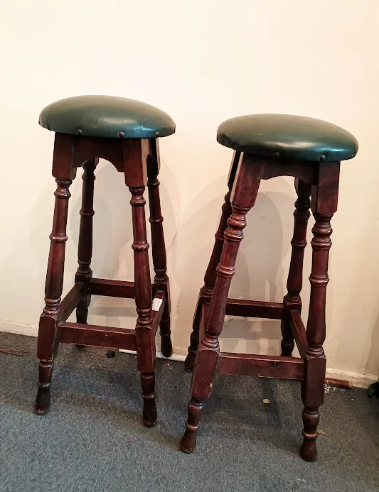 BANQUETA ALTA  ASIENTO CUERO VERDE 1.0 MT ALT