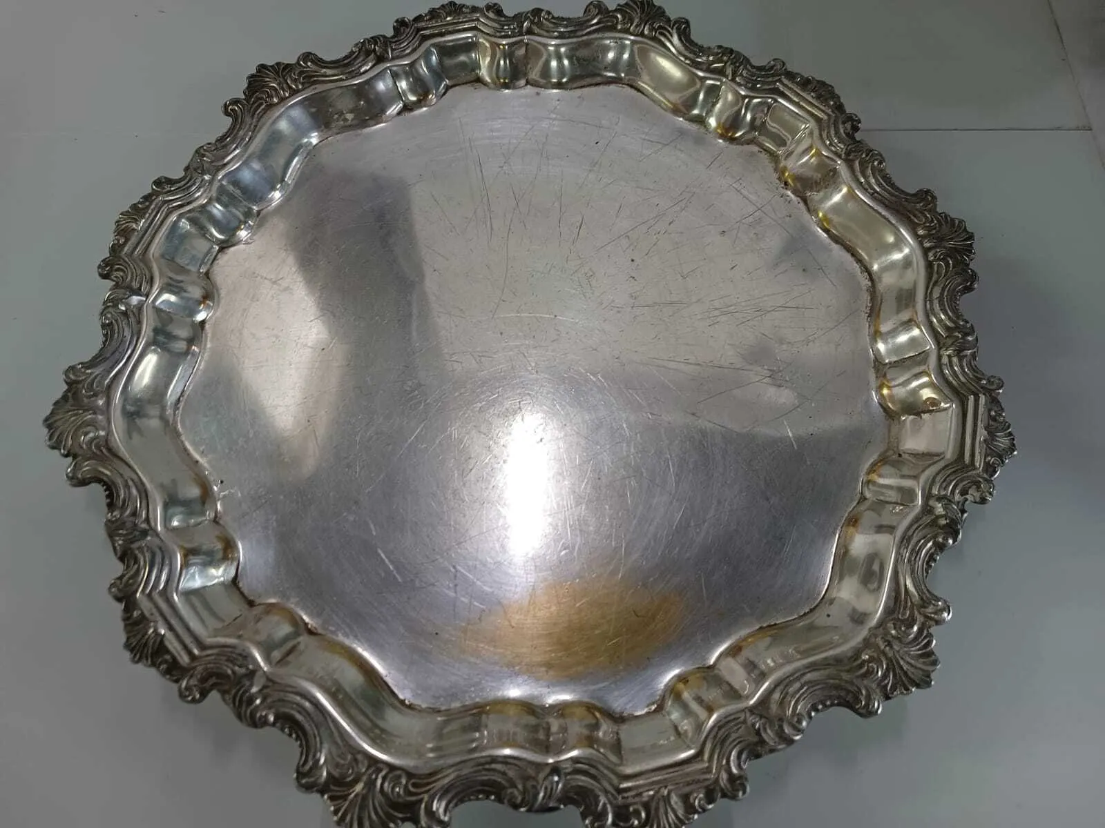 BANDEJA DE PLATA ANTIQUE CON PATITAS - "BPA32P"