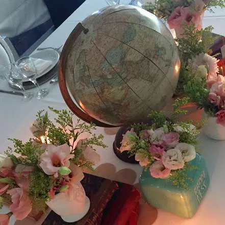 GLOBO TERRAQUEO CON PIE ROBLE