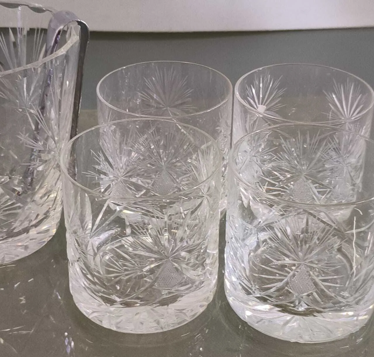 VASO DE CRISTAL TALLADO ANITIQUE "VCT1" Med:9x9 cm  