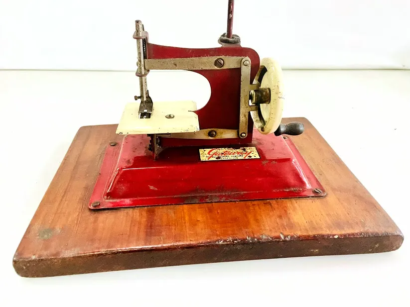 MAQUINA DE COSER MINI  GATEWAY  BASE  30 X 20 CM