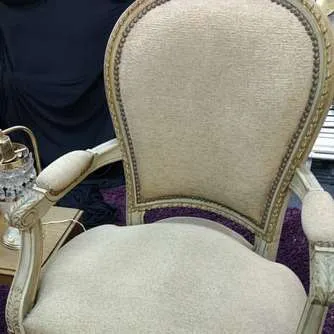 SILLON  1 cuerpo Luis XVI tapizado Chenil crudo : Ancho  50 x  45 cm  , alto  1.05 cm 