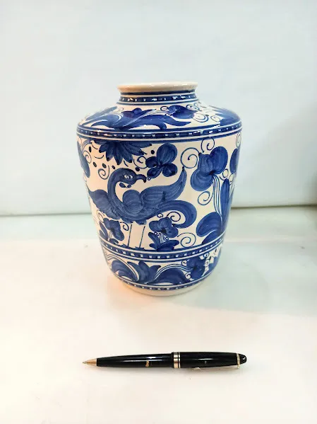 JARRON AZUL Y BLANCO "CERAMICA BARILOCHE" ALT. 20  DIAM 20 CM