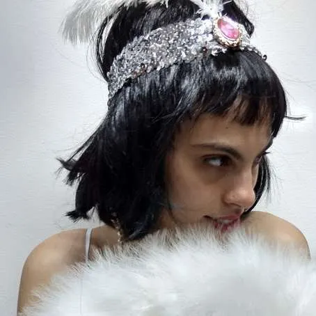 VINCHA CHARLESTON CON PLUMA