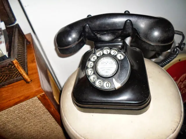 TELEFONO  NEGRO  BAQUELITA  01