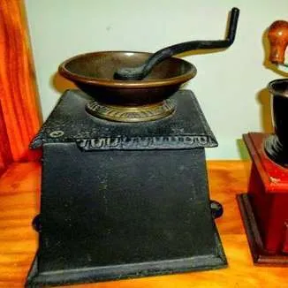 MOLINILLO DE CAFÉ HIERRO ANTIQUE