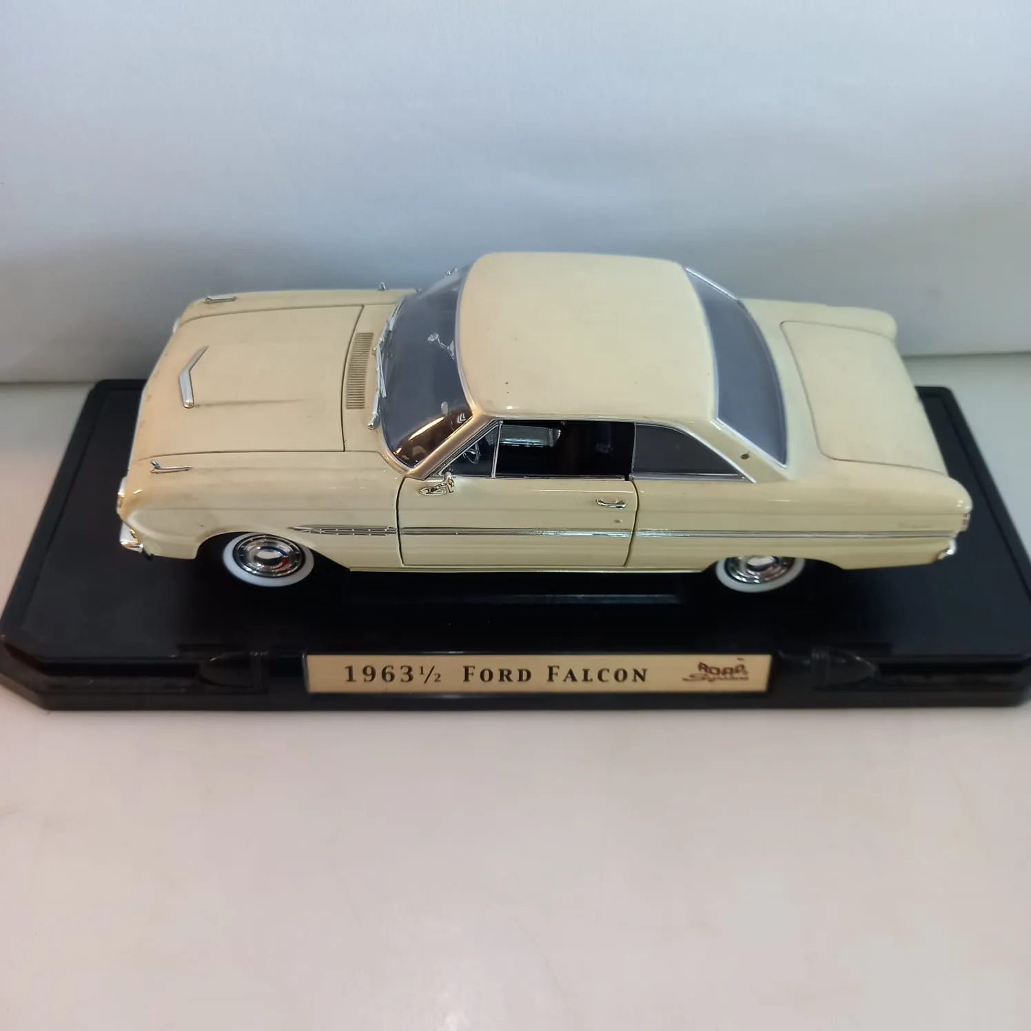 AUTITO  FORD FALCON  MAQUETA   25 X 10 X 8 CM 