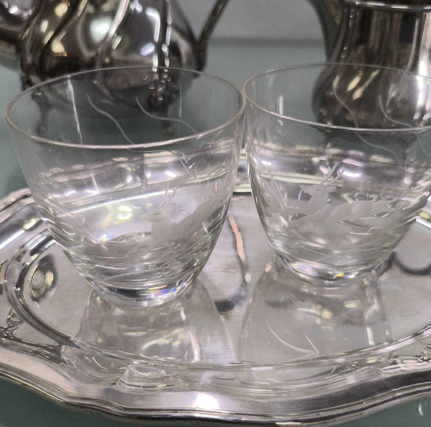 VASO DE CRISTAL  CON DETALLE  RENO :Diam 7.5 x  8 cm alto