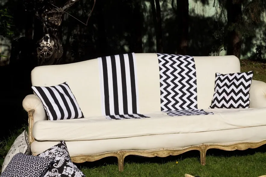 ALMOHADON -BLANCO&NEGROS - CHEVRON