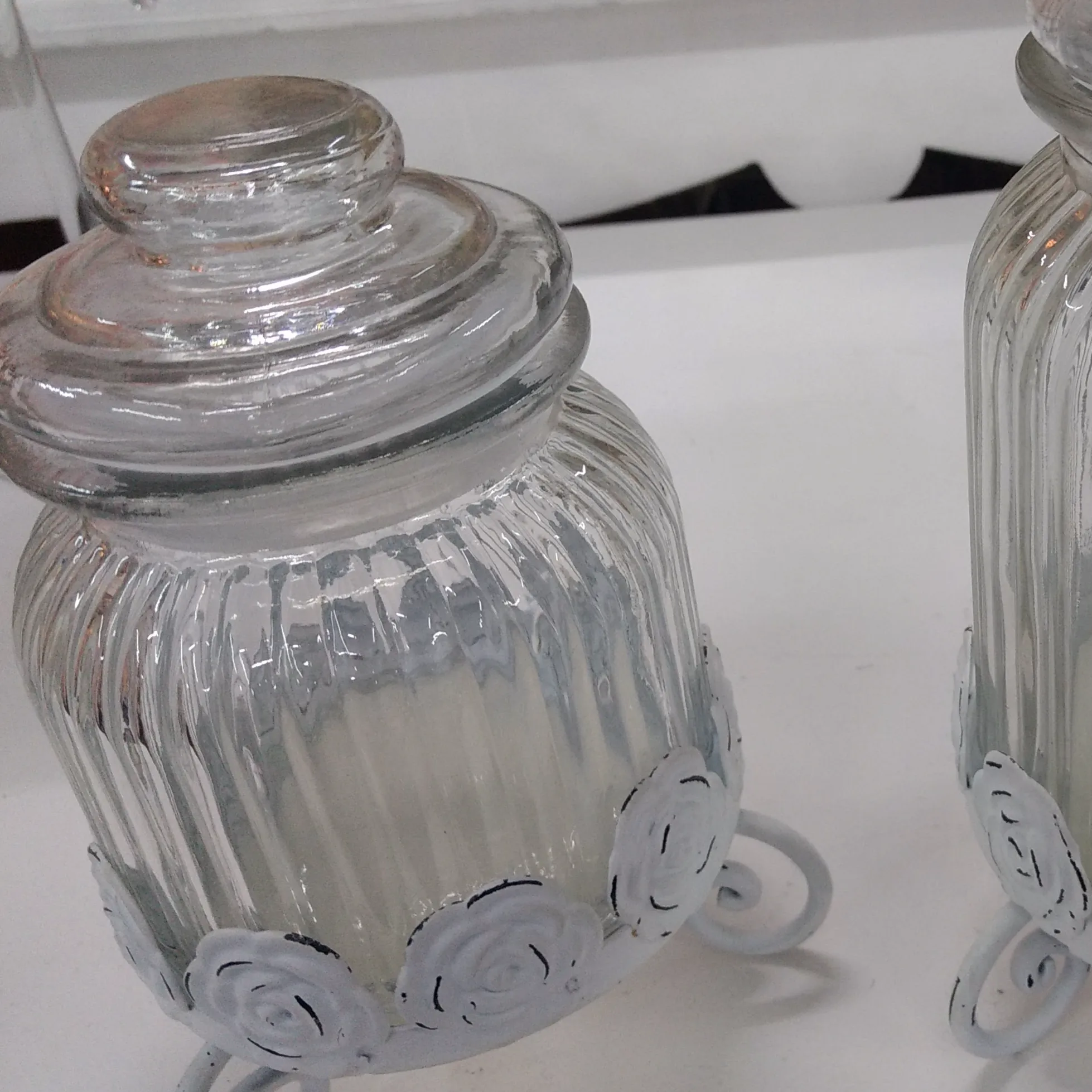 CARAMELERA  "FLOWER" BASE FLORES BLANCAS- Baja-  D12 cm  Alt 20 cm- (CB035)