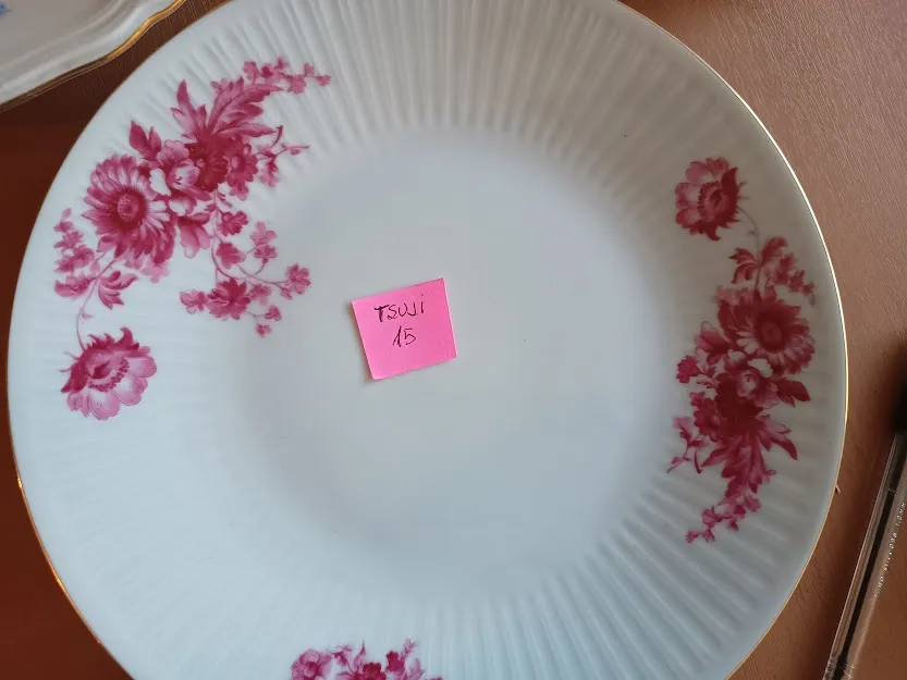 PLATO ENTRADA / POSTRE TSUJI "FLORES ROJAS"  19 CM