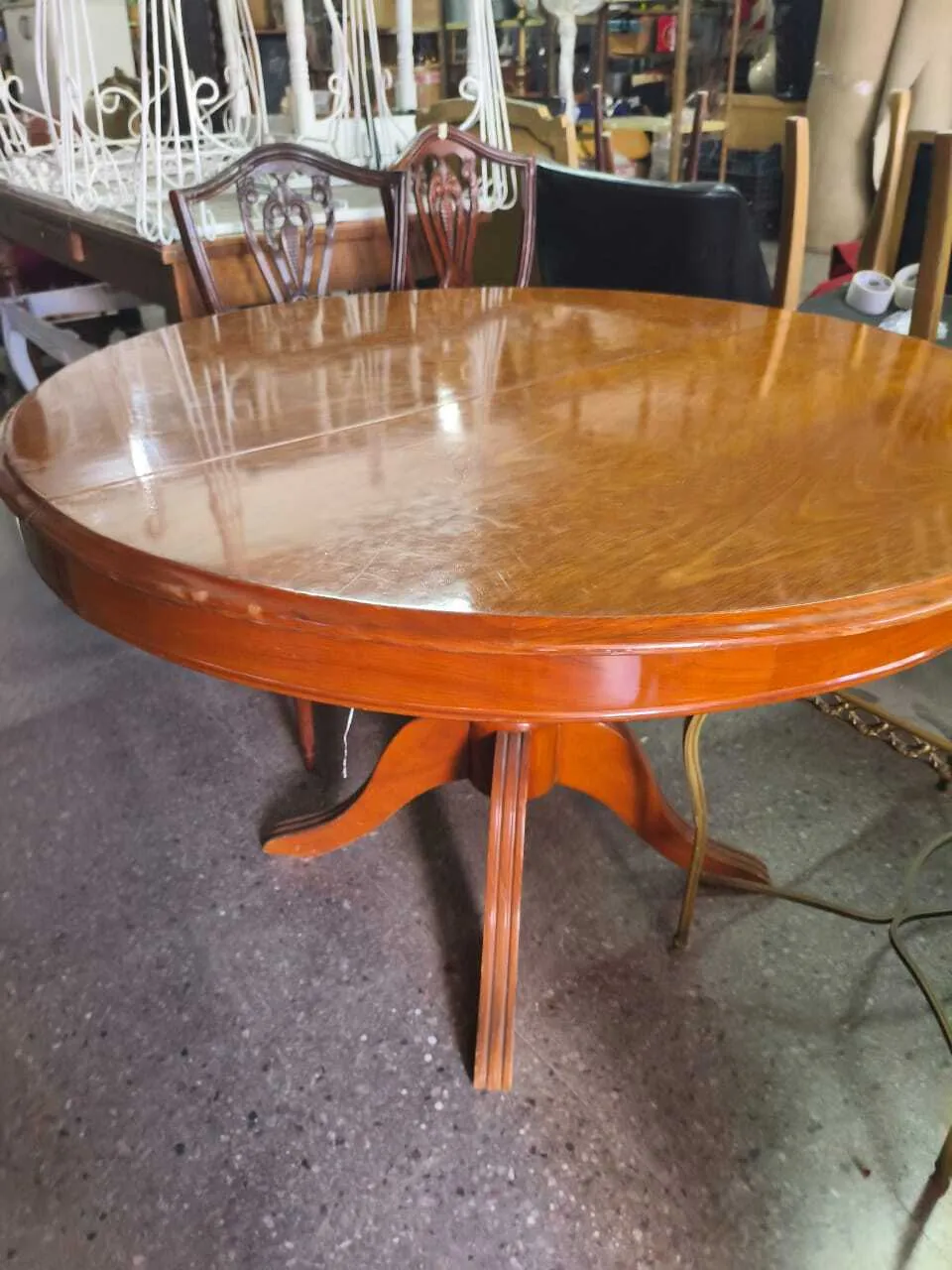 MESA DE ROBLE ESTILO "SHERATON" Diam. 1,15 mt x 0,75 alt