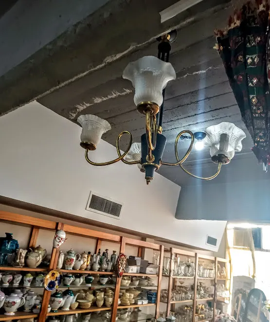 ARAÑA AMERICANA VINTAGE NEGRA CON TULIPAS SATIN- 4 LUCES