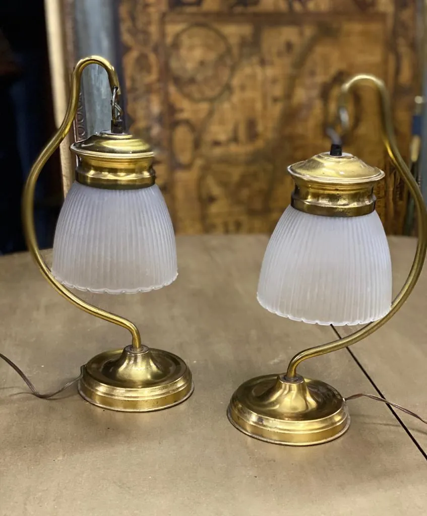 VELADOR BRONCE CON TULIPA OPALINA ESTRIADA - PAR  01