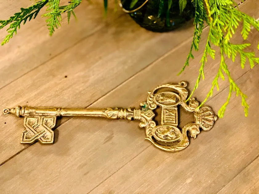 LLAVES DE BRONCE LABRADAS  VARIAS