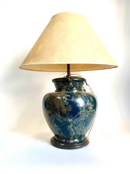 LAMPARA   "ESMERALDA "  CUERPO BOMBE VERDE  VETEADO ALT: 73 CM DIAM 35 CM  COD:LA02