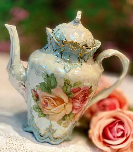 TETERA ANTIGUA CELESTE TORNASOL Y ROSAS - ALT 18 CM