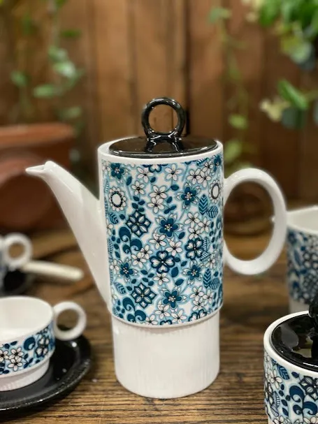  CAFETERA  RETRO FLORES AZUL Y NEGRO