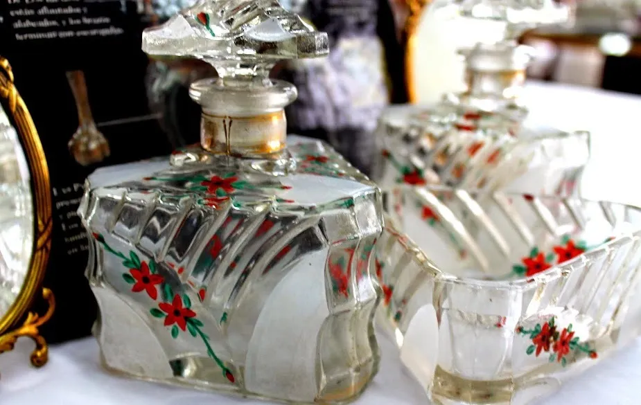 PERFUMEROS DE TOILETTE CON FLORES ROJAS  "PTR"