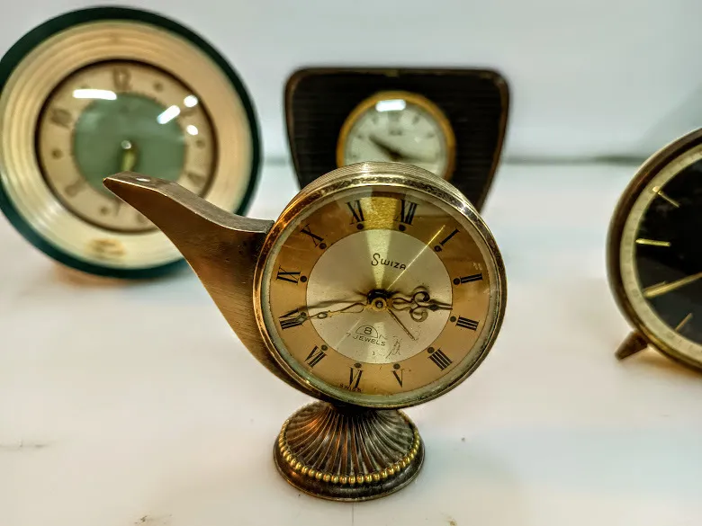 RELOJ DE MESA BRONCE ALADIN "SWISA " 