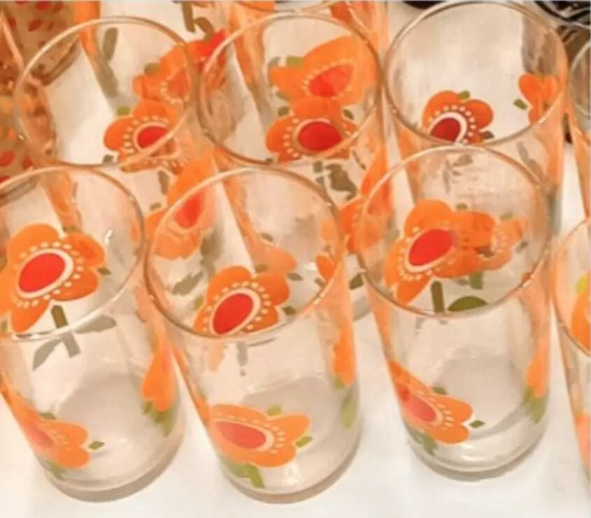 VASOS RETRO CON FLOR  NARANJA Y ROJO